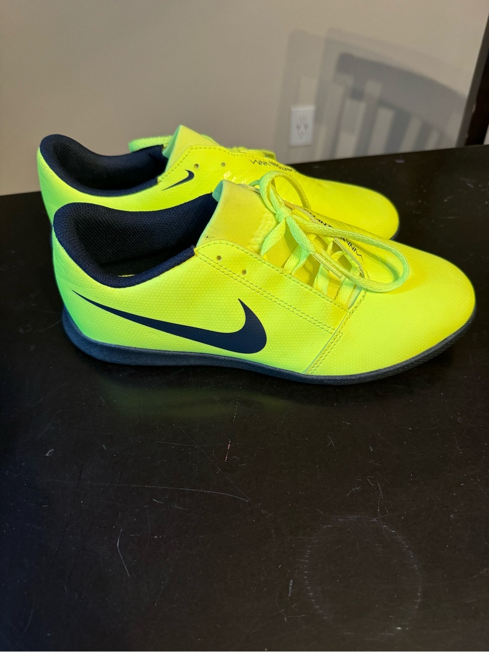 Nike Phantom Venom Club IC Indoor Soccer Shoes – Volt/Obsidian – Youth 6Y